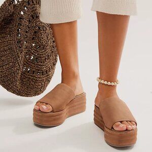 New Free People Harbor Flatform Sandal in Fawn Grey suede platform  wedge